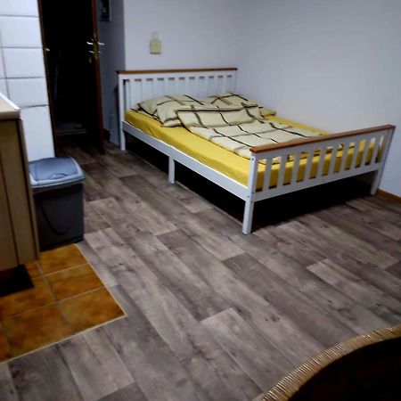 Ferien- Oder Monteurwohnung Stadtnah! Бад Ойнхаузен Екстериор снимка
